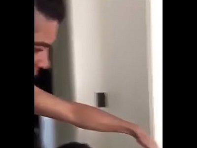 Garota inocente trepando forte com o primo mais velho