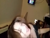 Branquinha perfeita no porno amador gemendo muito