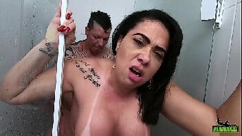 Porno xarioca Soraya dando no chuveiro pro Ricardo Scorpion